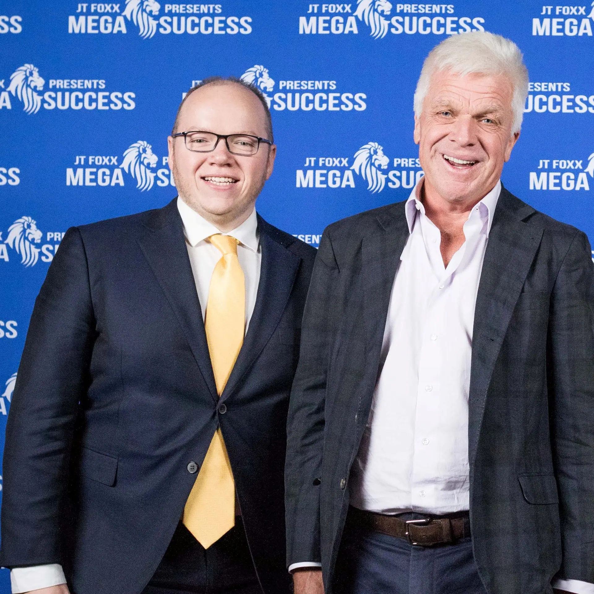 Matthieu Kaczmarek avec Mike Slade, pionnier d'Excel et ancien collaborateur de Bill Gates et Steve Jobs, lors de la conférence Mega Success à Los Angeles en 2018